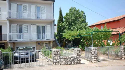 Apartments with parking space Njivice, Krk - 21771
