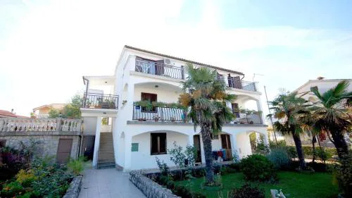 Apartments with parking space Njivice, Krk - 21859