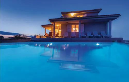 3 Bedroom Lovely Home In Novalja