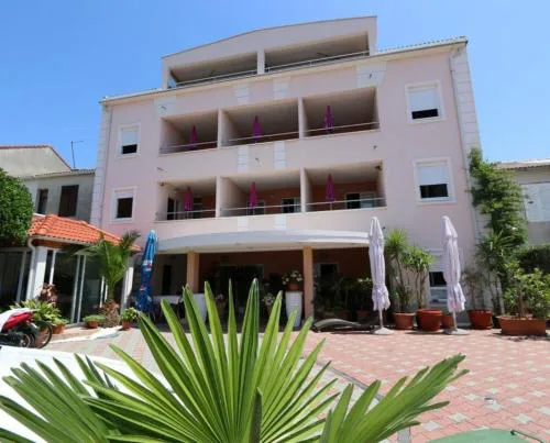 Anamar Apartments
