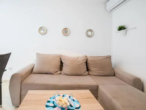 Scenic Apartment in Novalja near Zr e Beach