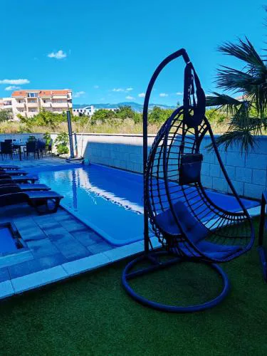 Apartments AM'AN with pool, Novalja