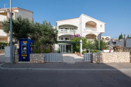 Apartments with parking spaces Novalja, Pag - 4128