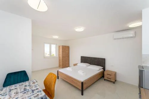 Charming Novalja Apartment with Ocean Views Private Balcony