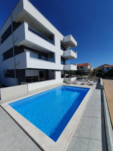Mermaid Luxury apartment with pool and sea view