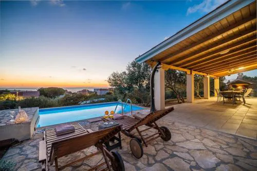 Olive hills house with private pool