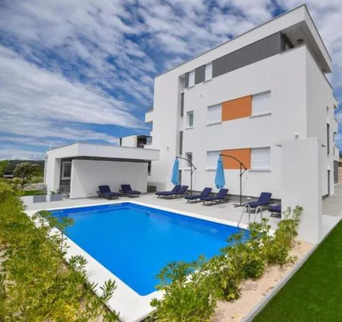 Pool Apartments & Rooms Mare