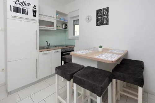 Seashell Apartment with Jacuzzi