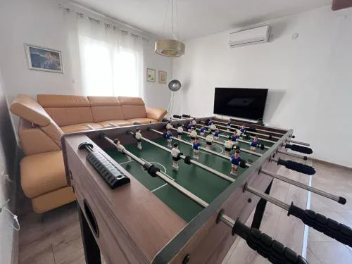 Spacious 4 bedroom apartment with free parking lot