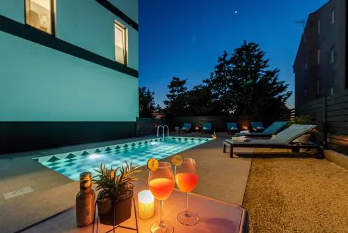 Villa Isola 4 luxury apartment with a pool for 4