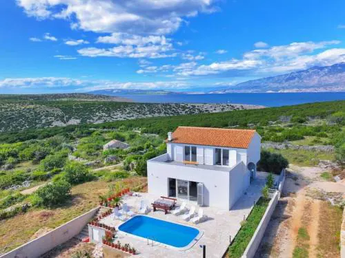 Villa Joanna - hidden oasis with pool, gym & garrage
