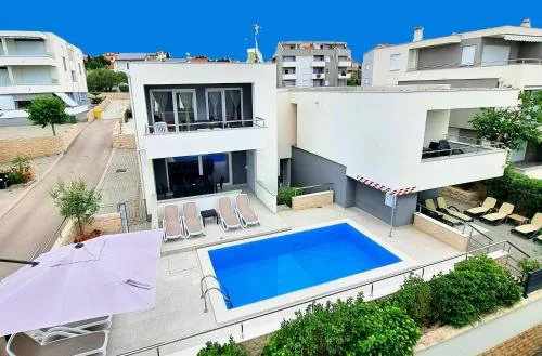 Villa Lumada Pool Apartments