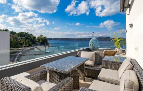 2 Bedroom Lovely Apartment In Omisalj
