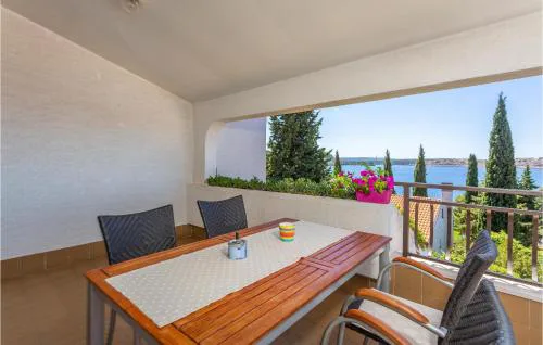 Cozy Apartment In Omisalj With Wifi