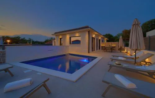 Villa QUARNARO with heated pool