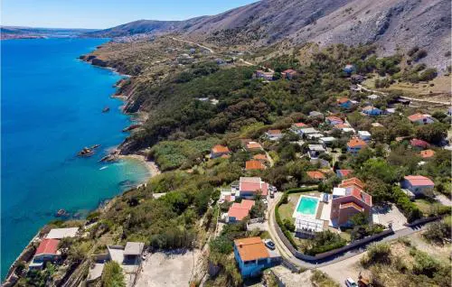 5 Bedroom Awesome Home In Pag