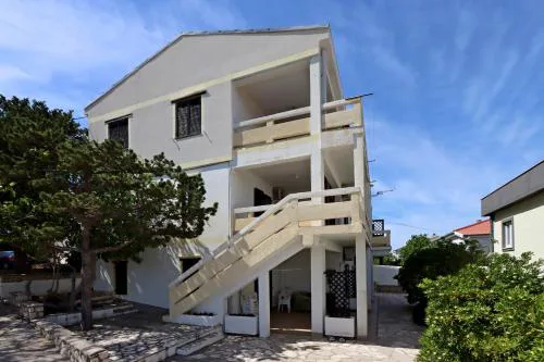 Apartments with parking space Pag - 18325