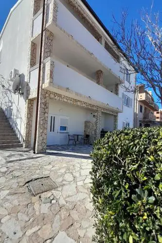 Apartments with parking space Pag - 20577