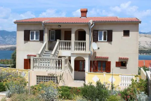 Apartments with parking space Pag - 6535