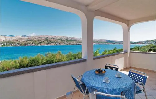 Beautiful Apartment In Pag With Kitchen