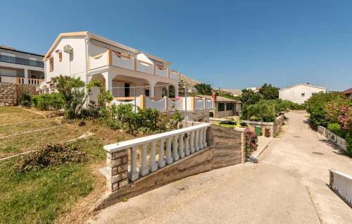 Nice Apartment In Pag With Wifi