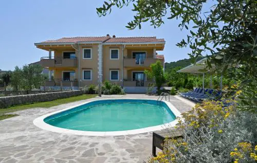 Eight-Bedroom Holiday Home In Pasman