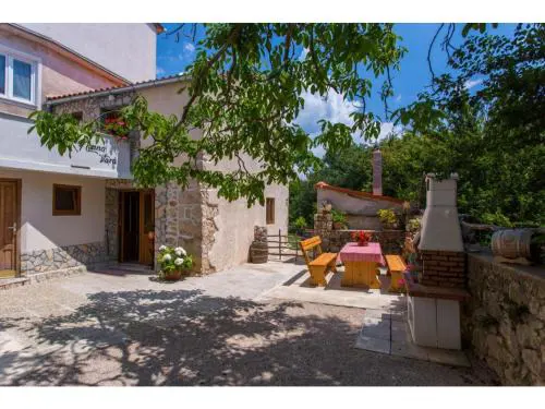 Peaceful Getaway in Polje with Garden