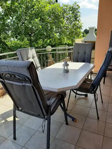 Cosy, sea view apartment Porat