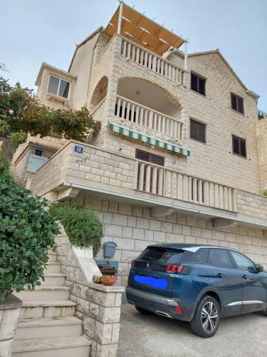 Apartments with parking space Postira, Brac - 700