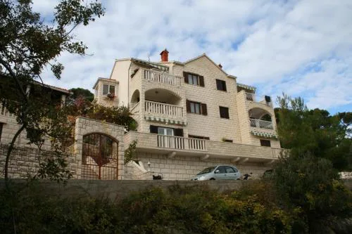 Apartments with parking space Postira, Brac - 727