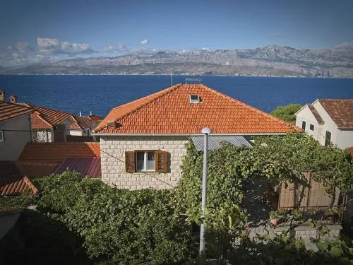 Apartments with parking spaces Postira, Brac - 22201