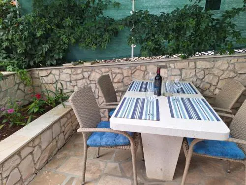 Apartment in Povlja with sea view, terrace, W-LAN 4991-2