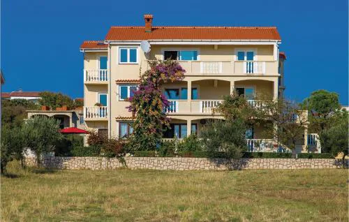 Beautiful Apartment In Povljana