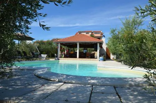 Family-friendly apartments with swimming pool Povljana, Pag - 244