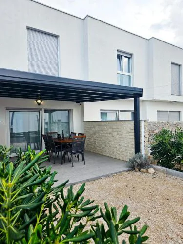 Roris House