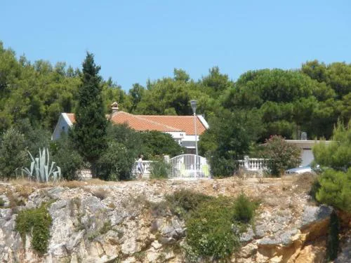 Villa Pagar - with hydromassage pool, pets friendly and fresh rooms interior 2026