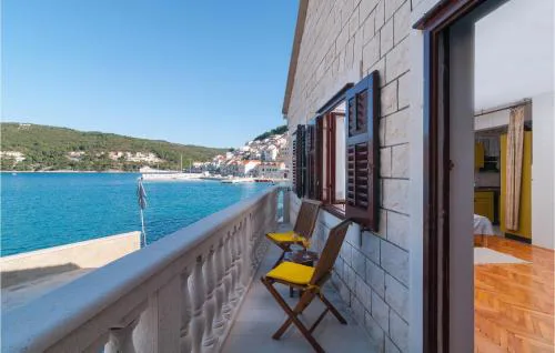 Gorgeous Home In Pucisca With Wifi