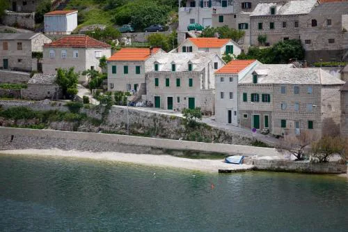 House Tea, for 5, Sea View, 5m away from the Sea