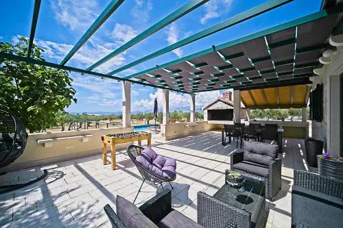 Secluded vacation house Bračuta with swimming pool