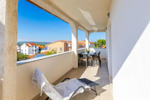 3 Bedroom Apartment Ivana with private parking, Punat