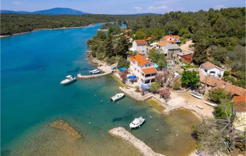 Stunning Apartment In Punta Kriza