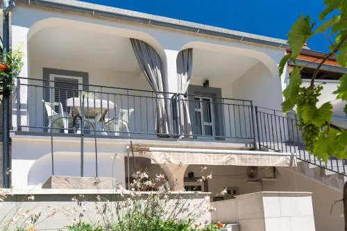 Apartment Brigitte with balcony & sea view