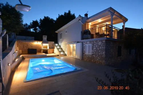 Dreamlodge - Luxe Dalmatian Villa, private pool, parking, mooring, breathtaking sea & mountain view, at 150 m from idyllic private beach
