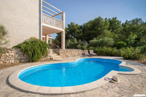 Milla Hvar
