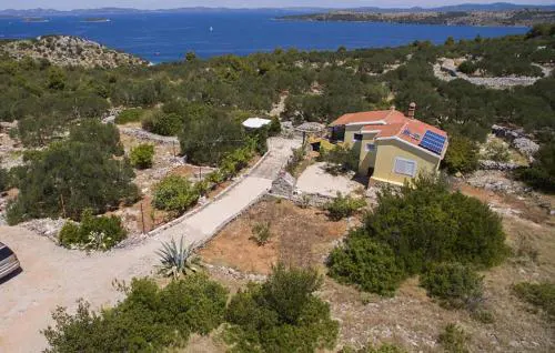Awesome Home In Sali With Wifi