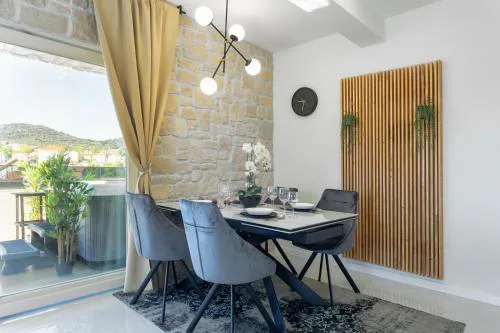 TEONA Luxury Apartment with jacuzzi and terrace sea view