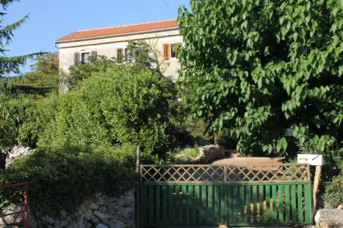 Romantisches Ferienhaus mit großem Garten 1200 qm, nah zu einem schönen Strand