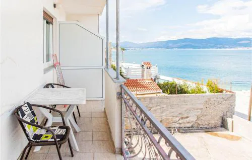 1 Bedroom Cozy Apartment In Slatine