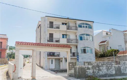 2 Bedroom Stunning Apartment In Slatine