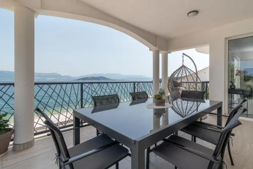Adria Beach House - Lavendar